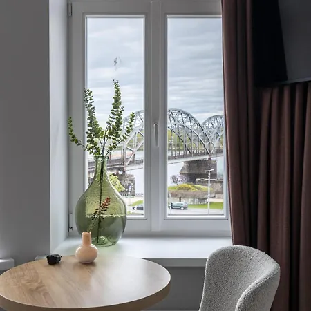 Romantic River-view Old Town Apartman